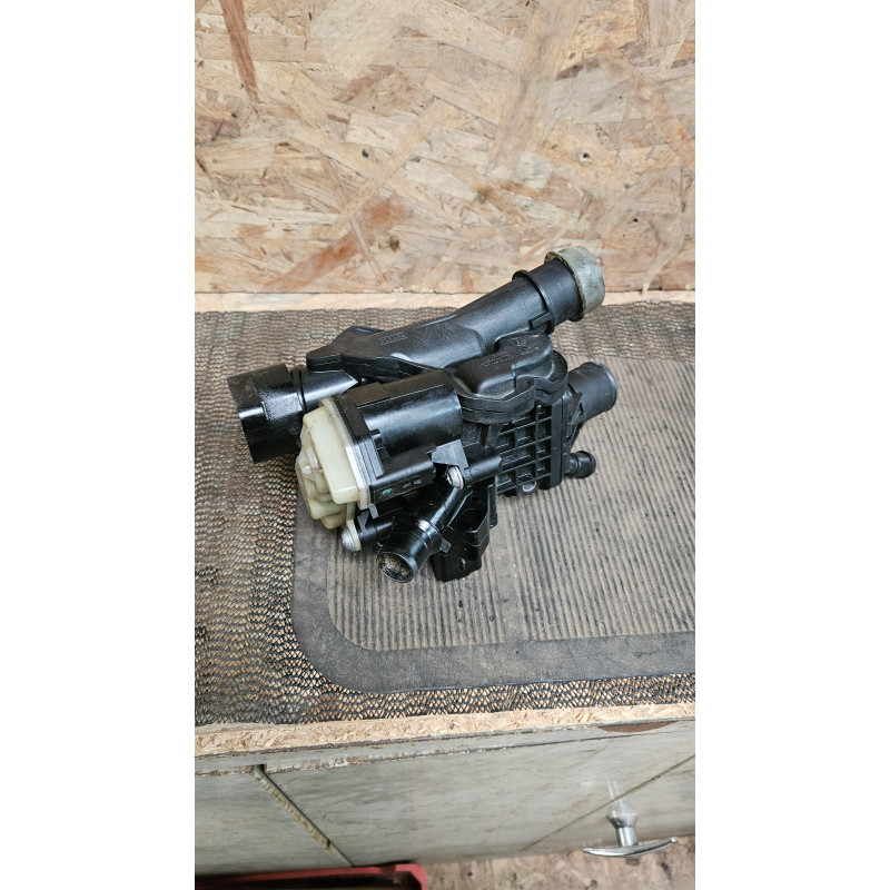 BOITIER THERMOSTAT EAU FORD / PSA